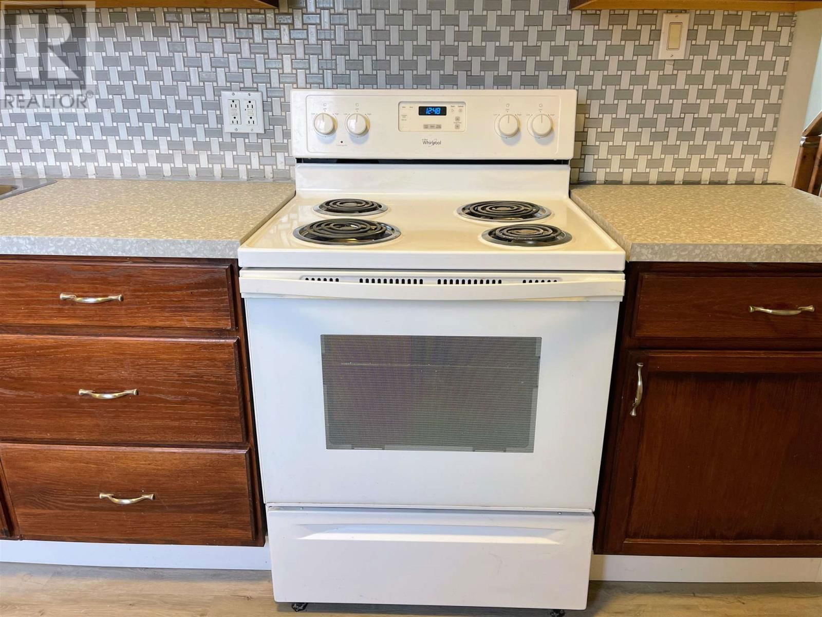 24 STEVENS AVE Image 6