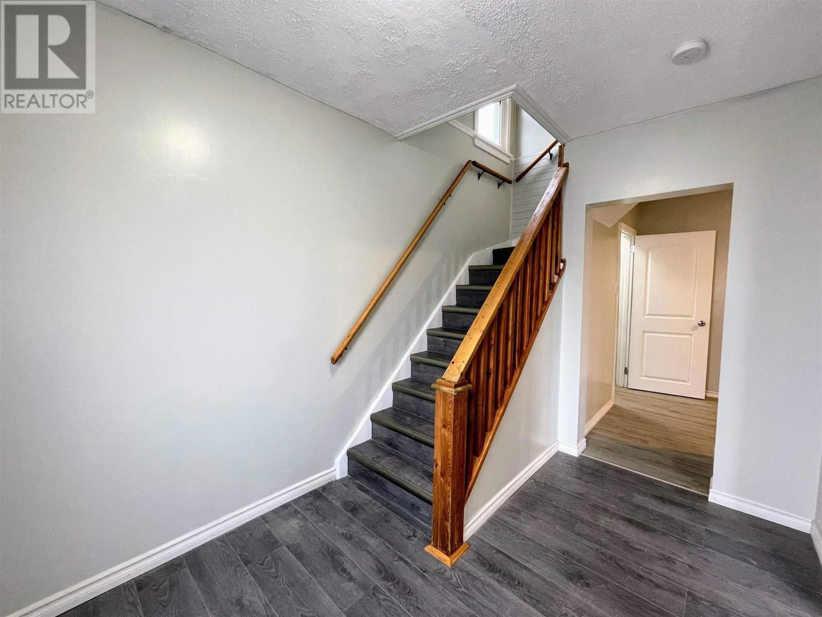 24 STEVENS AVE Image 8