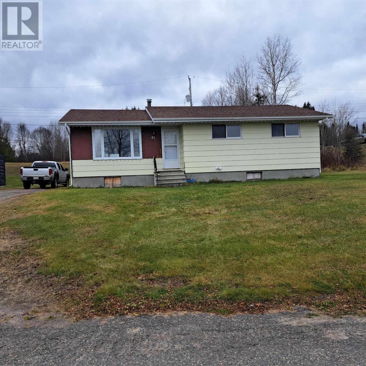 42 PARKWAY PL Image 1