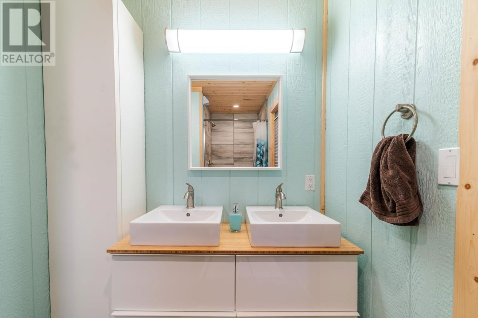 65 POPLAR BAY RD Image 35