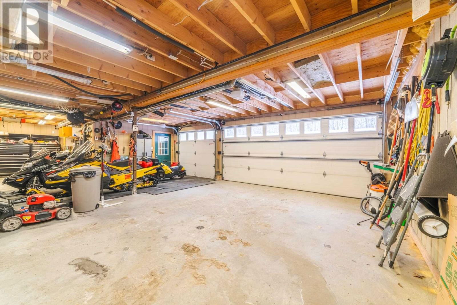65 POPLAR BAY RD Image 39