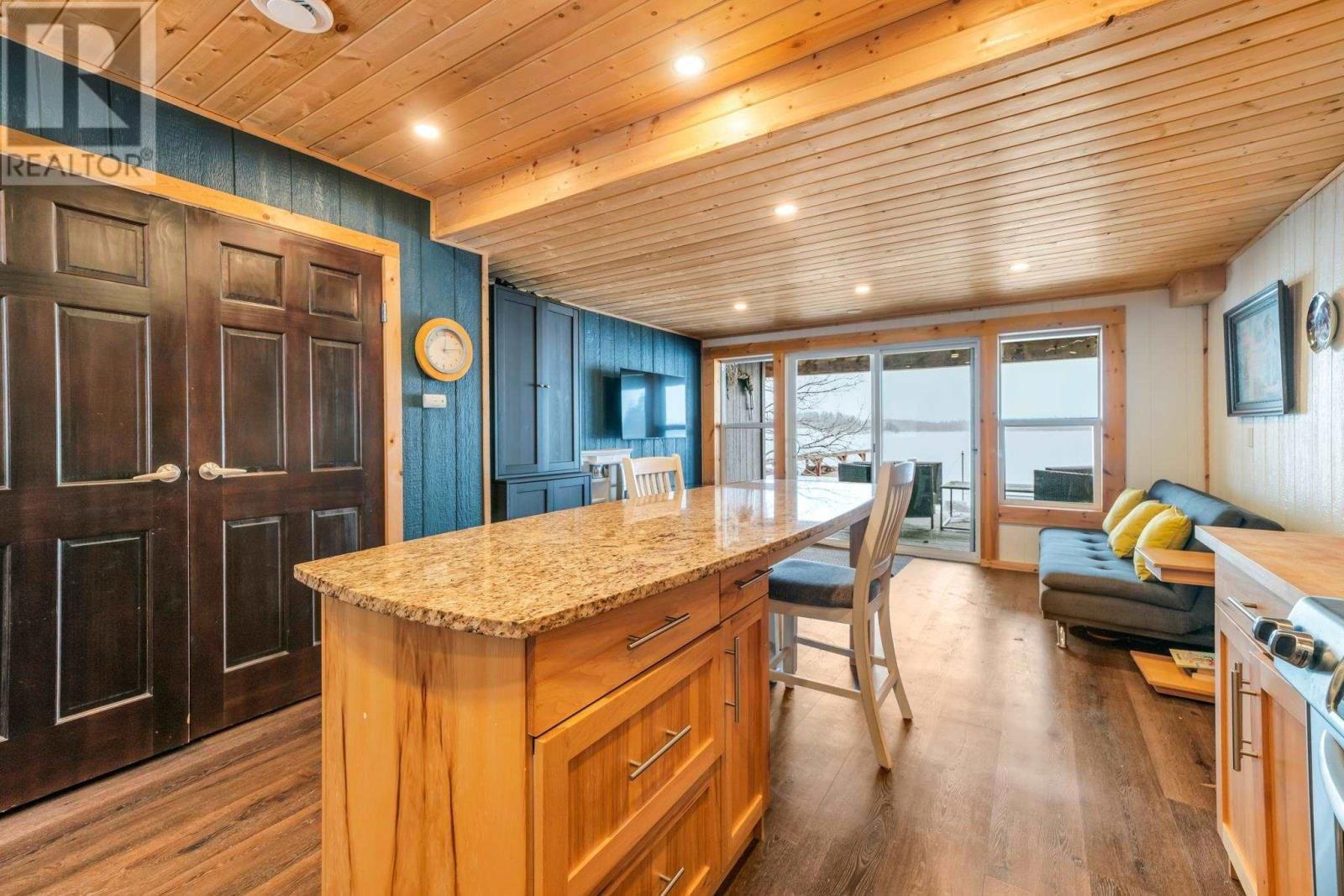 65 POPLAR BAY RD Image 29