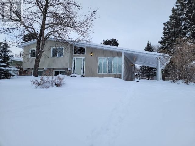 15 PARK CRES Image 1