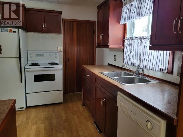 15 PARK CRES Image 3