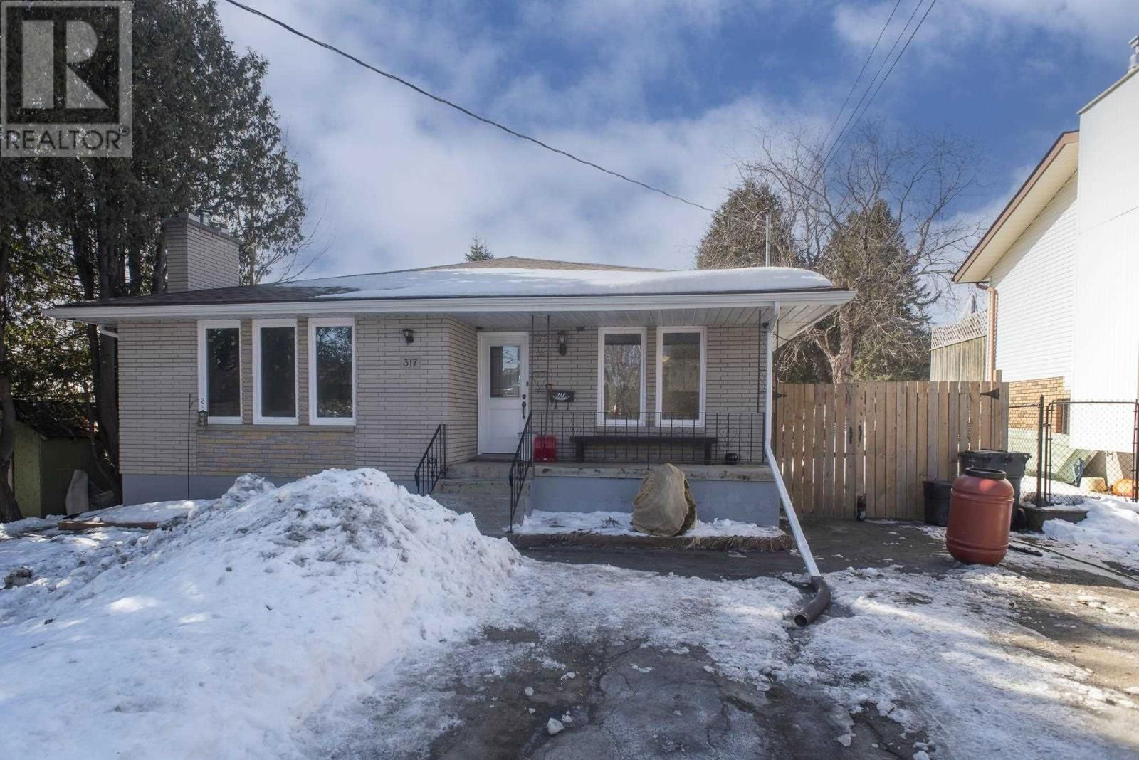 317 Fitzgerald St Thunder Bay, Ontario