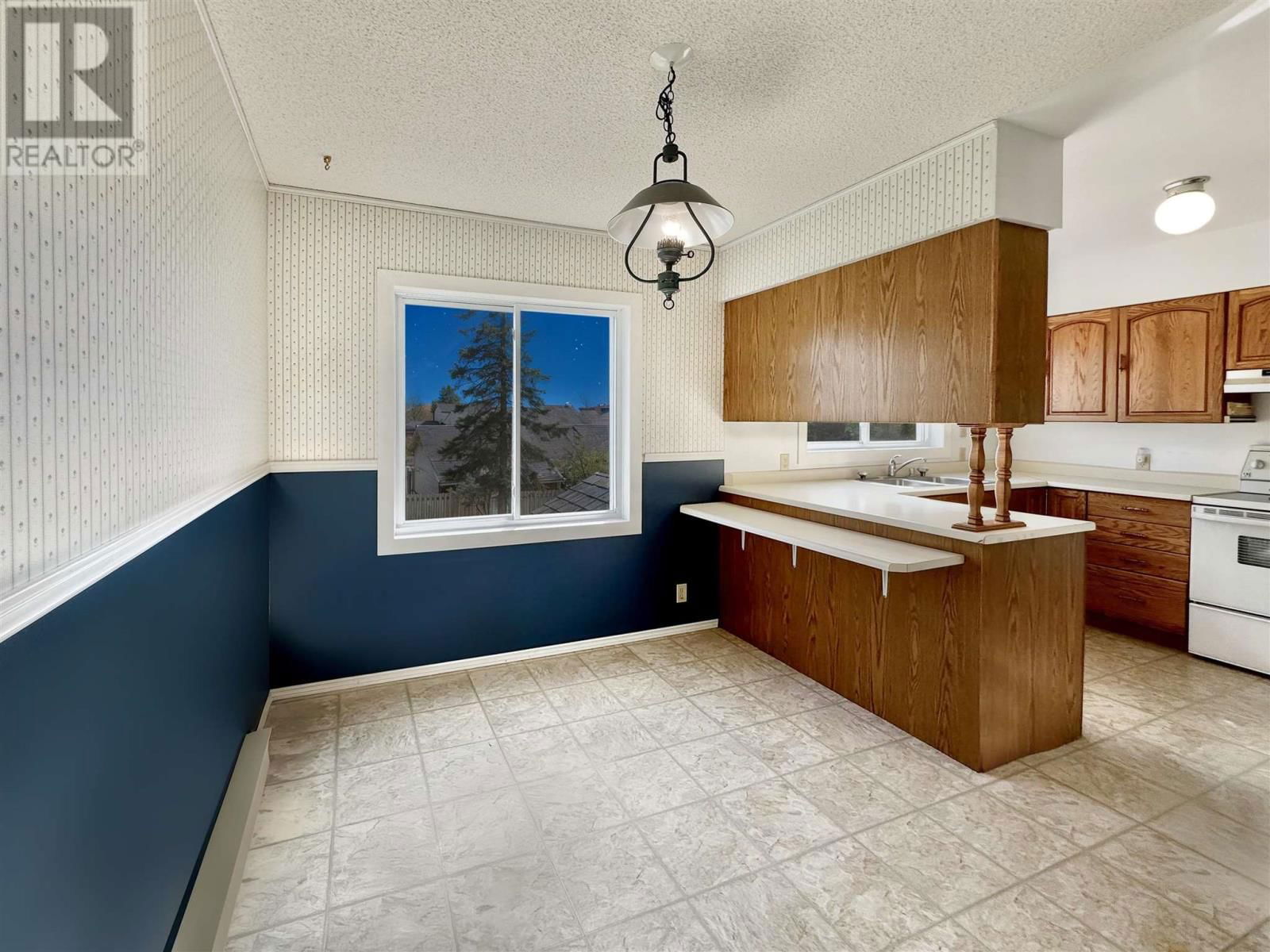 34 LAVERENDRYE CRES Image 26