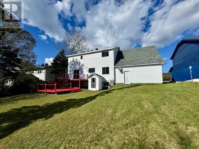 34 LAVERENDRYE CRES Image 3