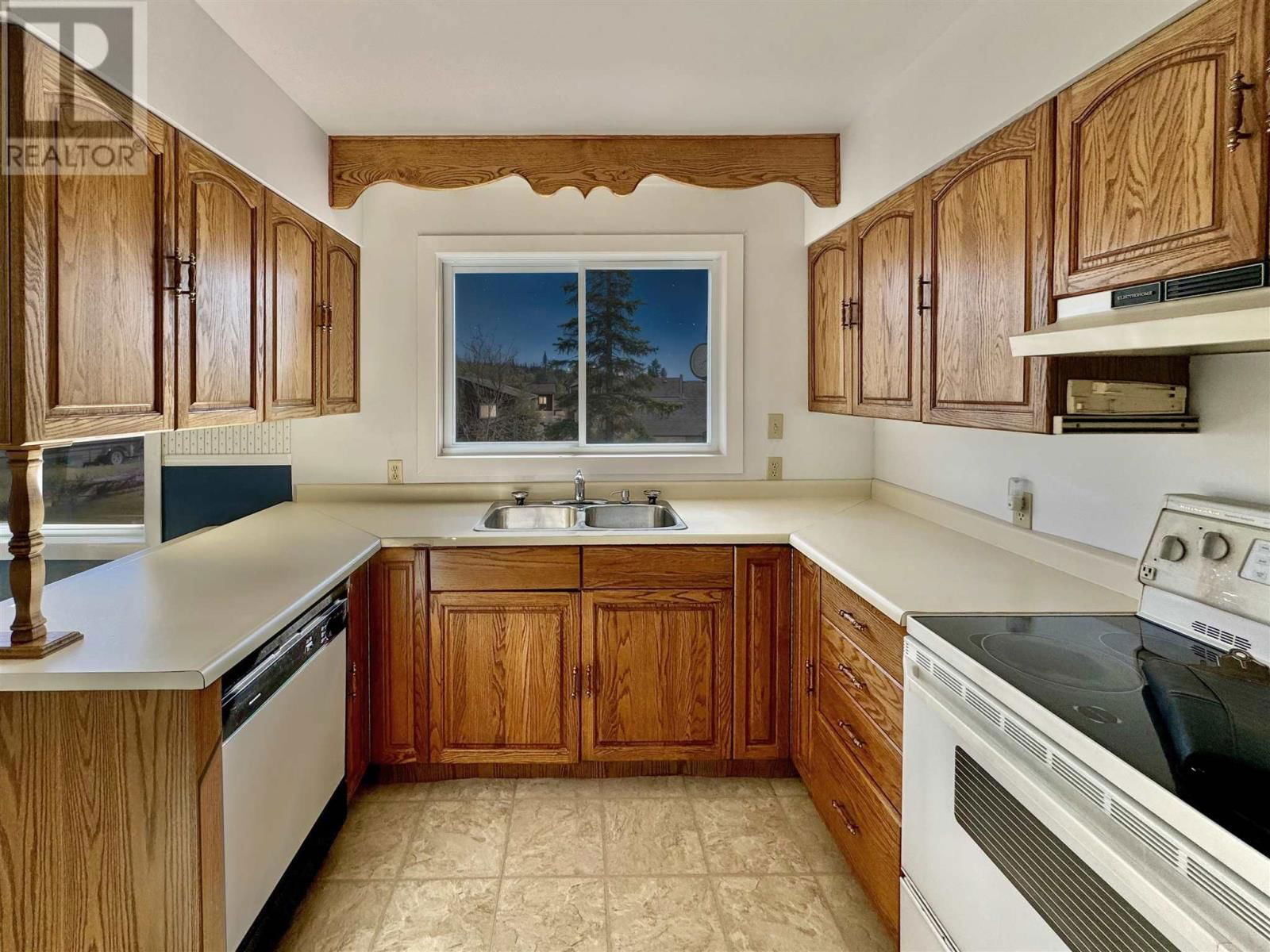 34 LAVERENDRYE CRES Image 30