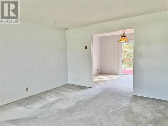 34 LAVERENDRYE CRES Image 35