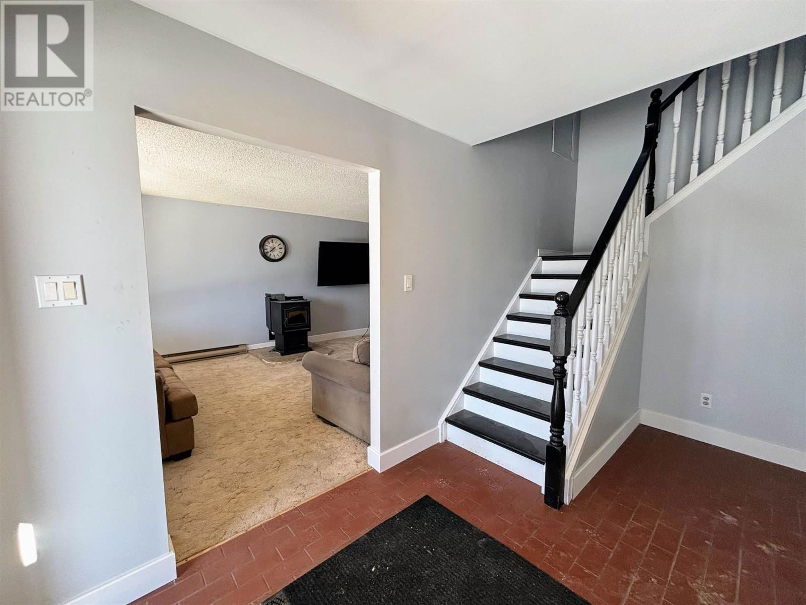 4 NUGGET ST Image 18