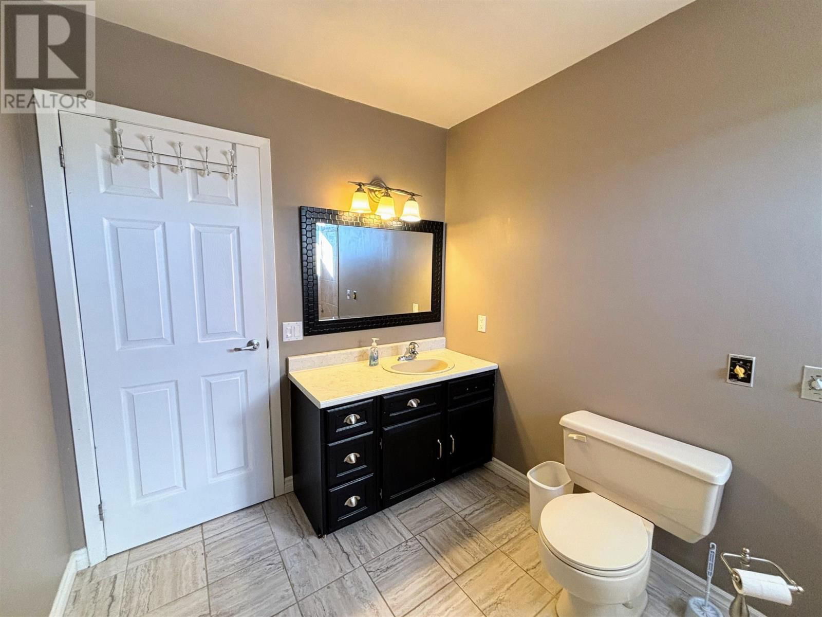 4 NUGGET ST Image 27