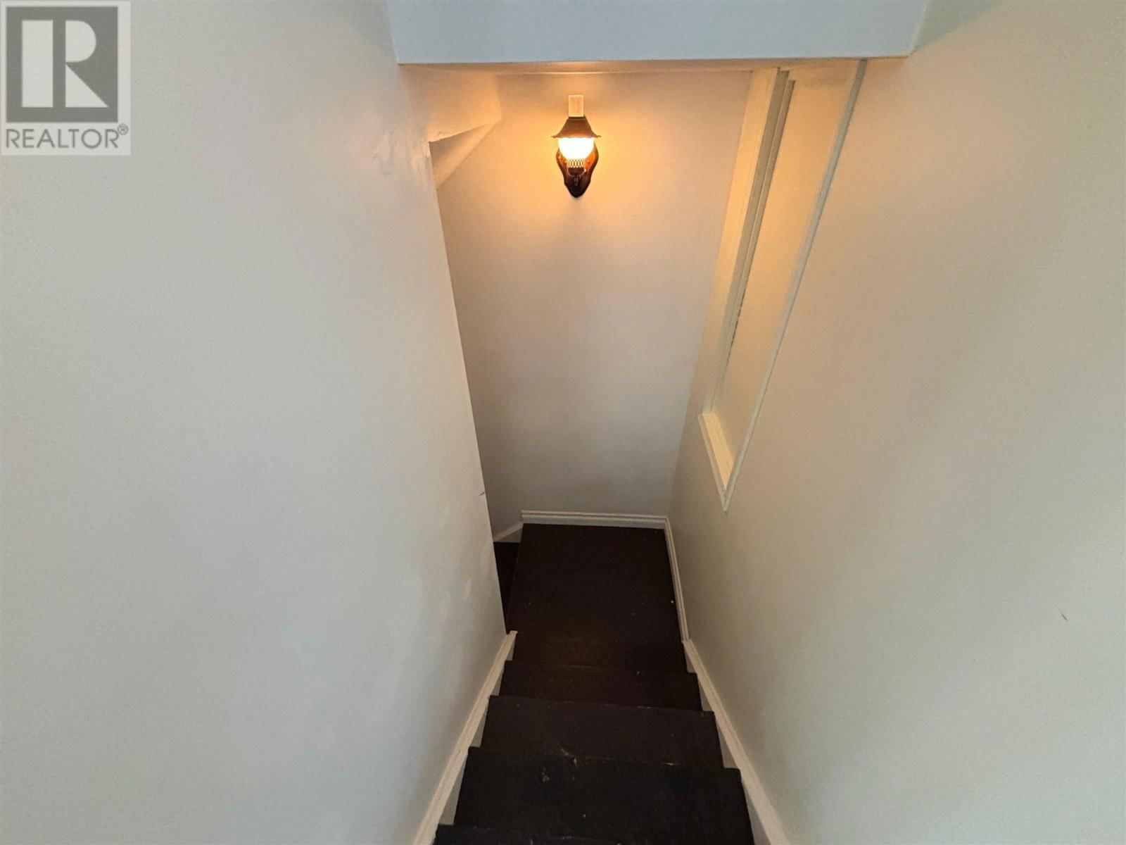 4 NUGGET ST Image 31