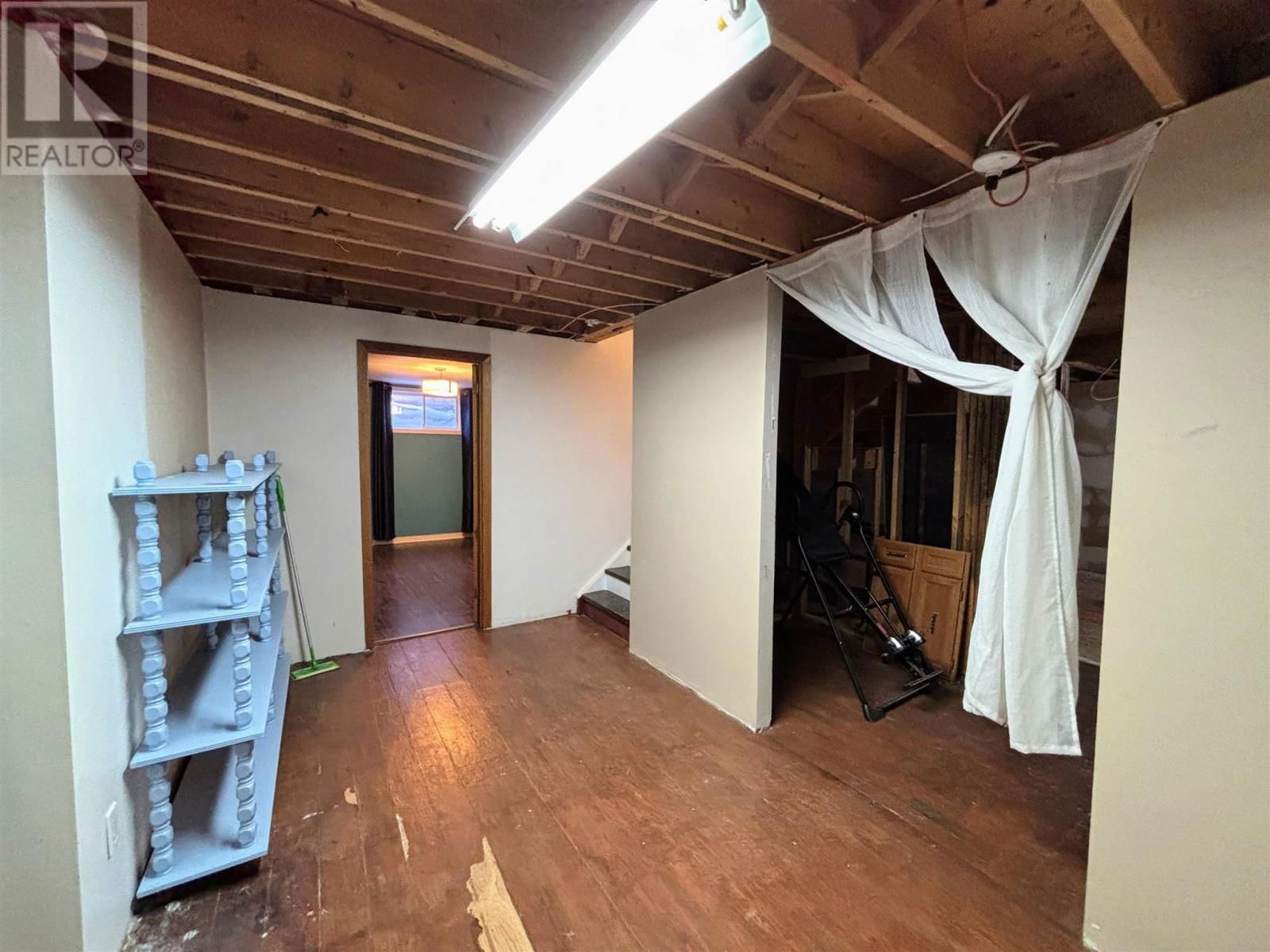 4 NUGGET ST Image 34