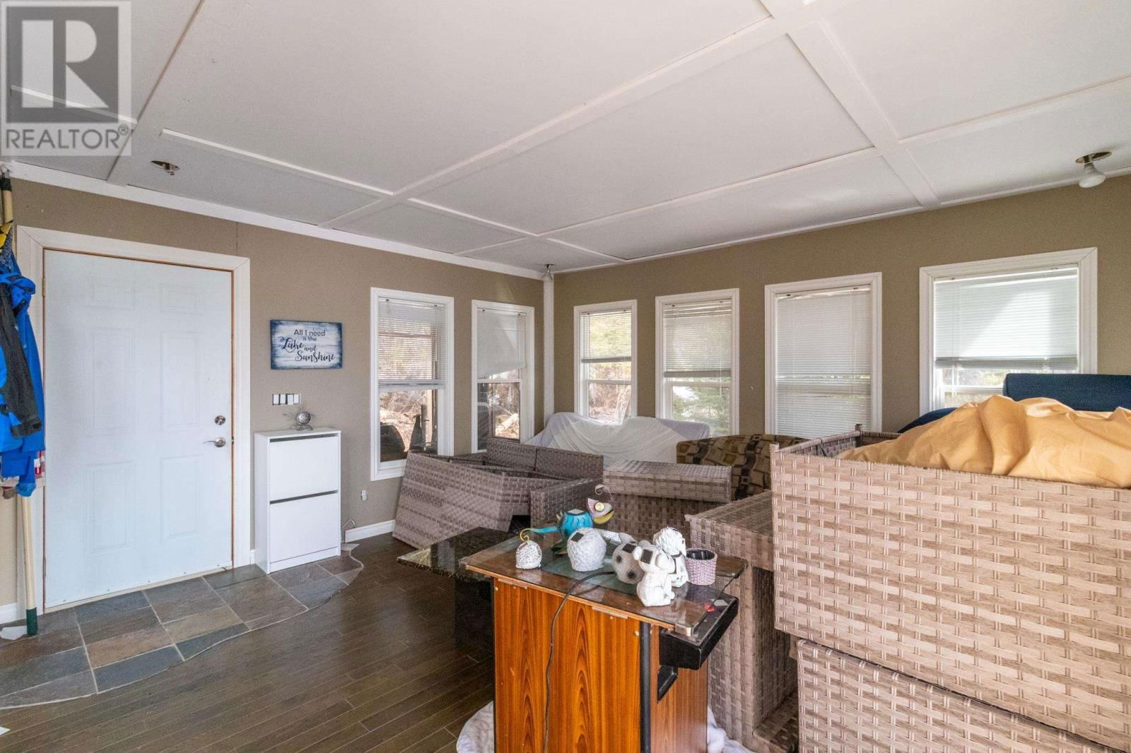 110 POPLAR BAY RD Image 11