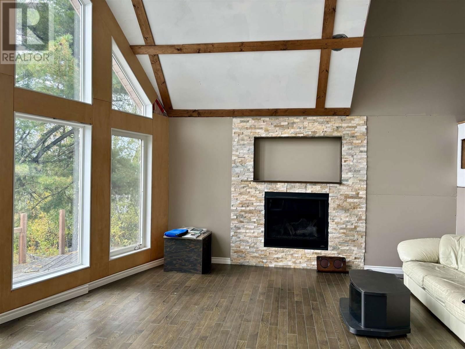 110 POPLAR BAY RD Image 13