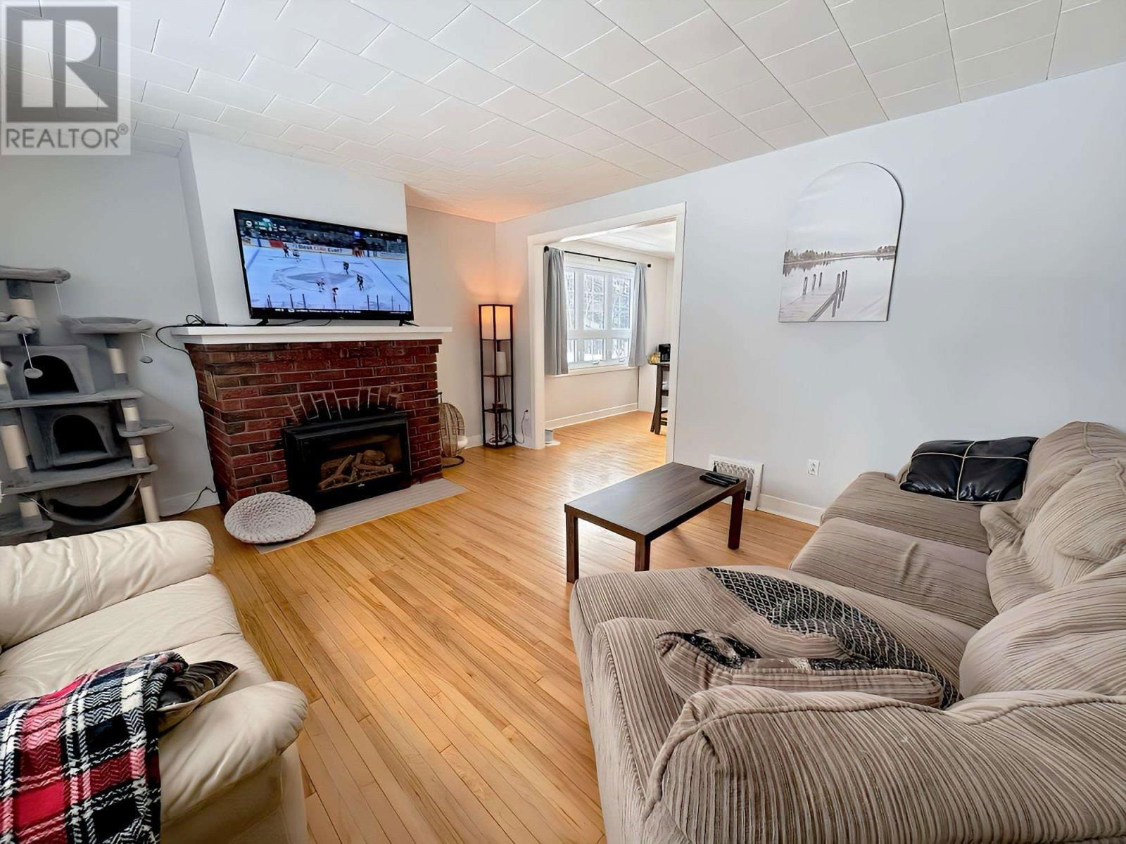 102 PARK DR Image 10