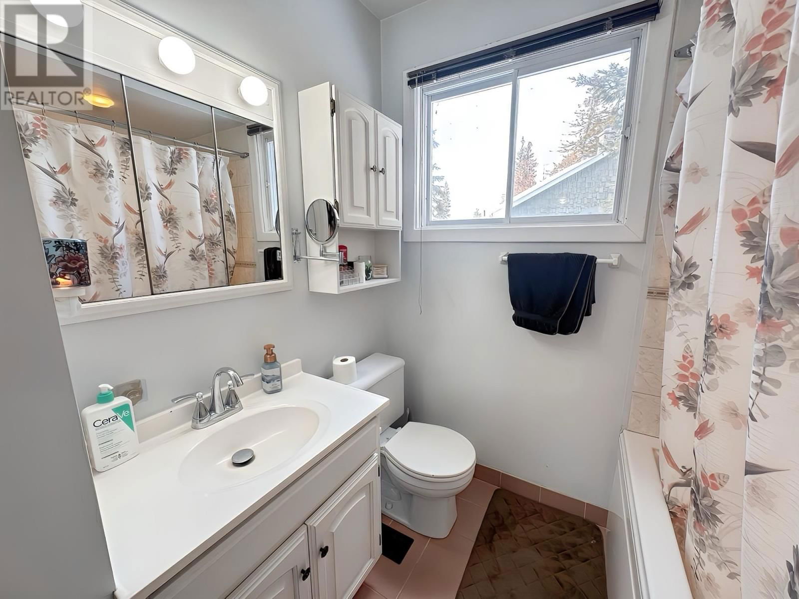 102 PARK DR Image 11
