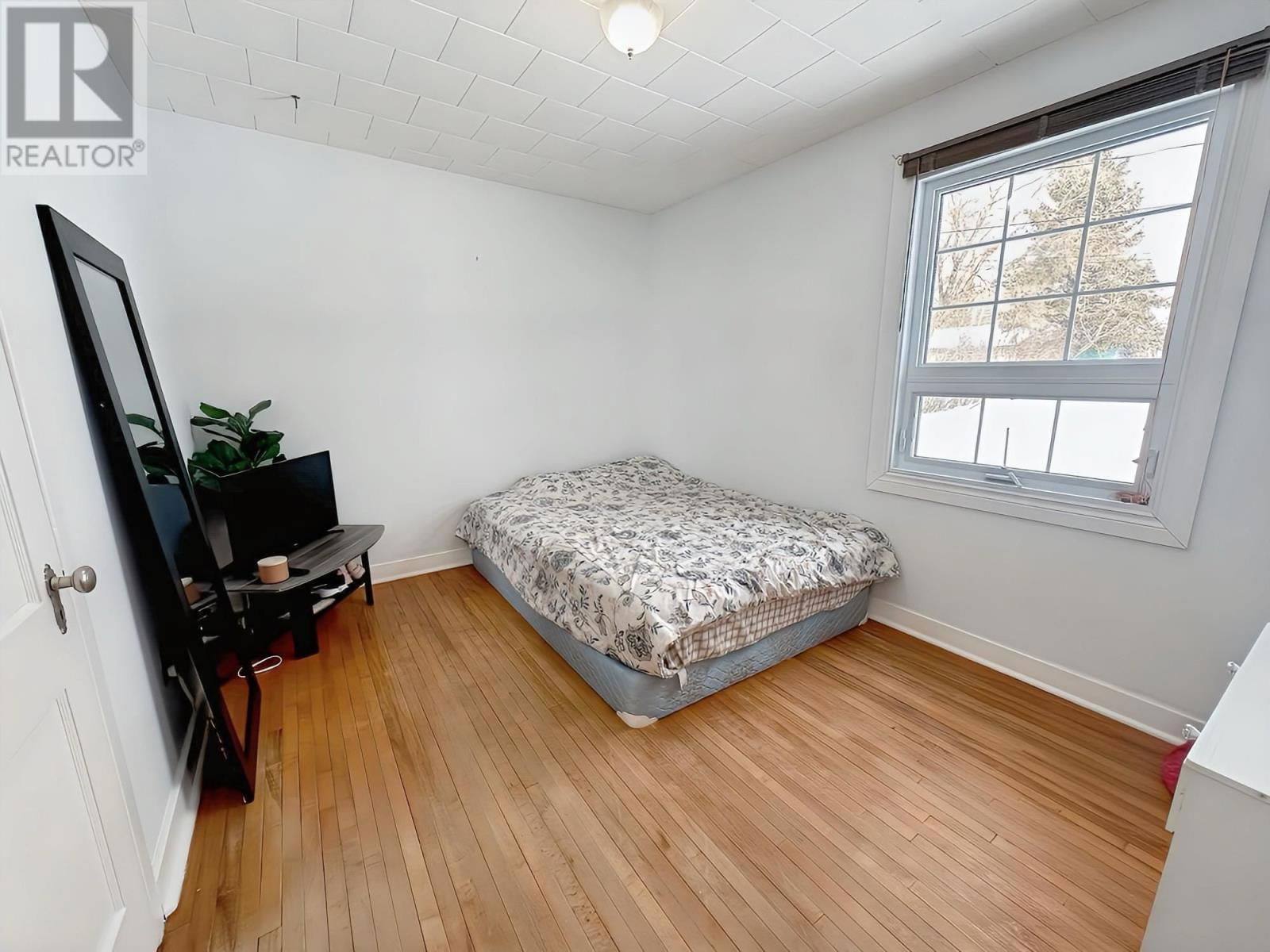 102 PARK DR Image 12