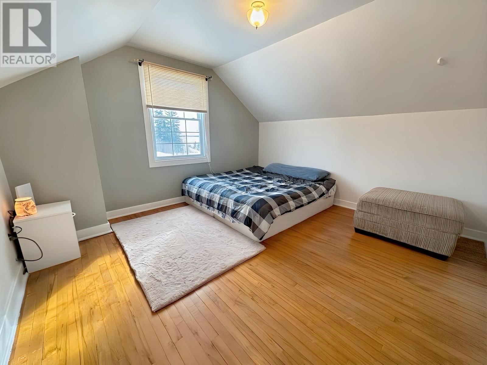 102 PARK DR Image 15