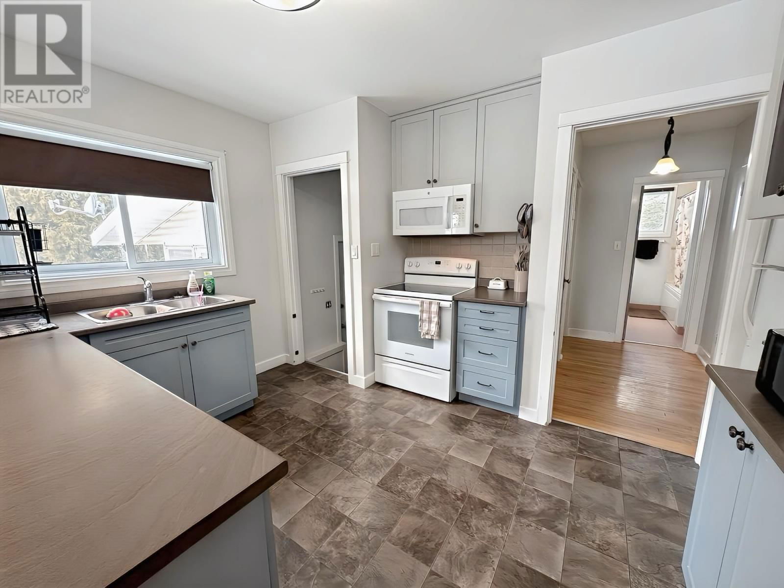 102 PARK DR Image 5