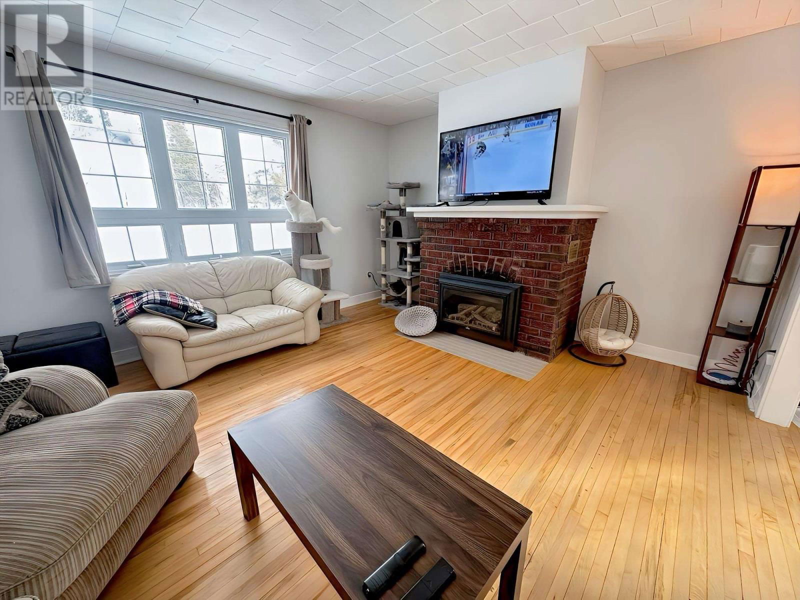 102 PARK DR Image 8