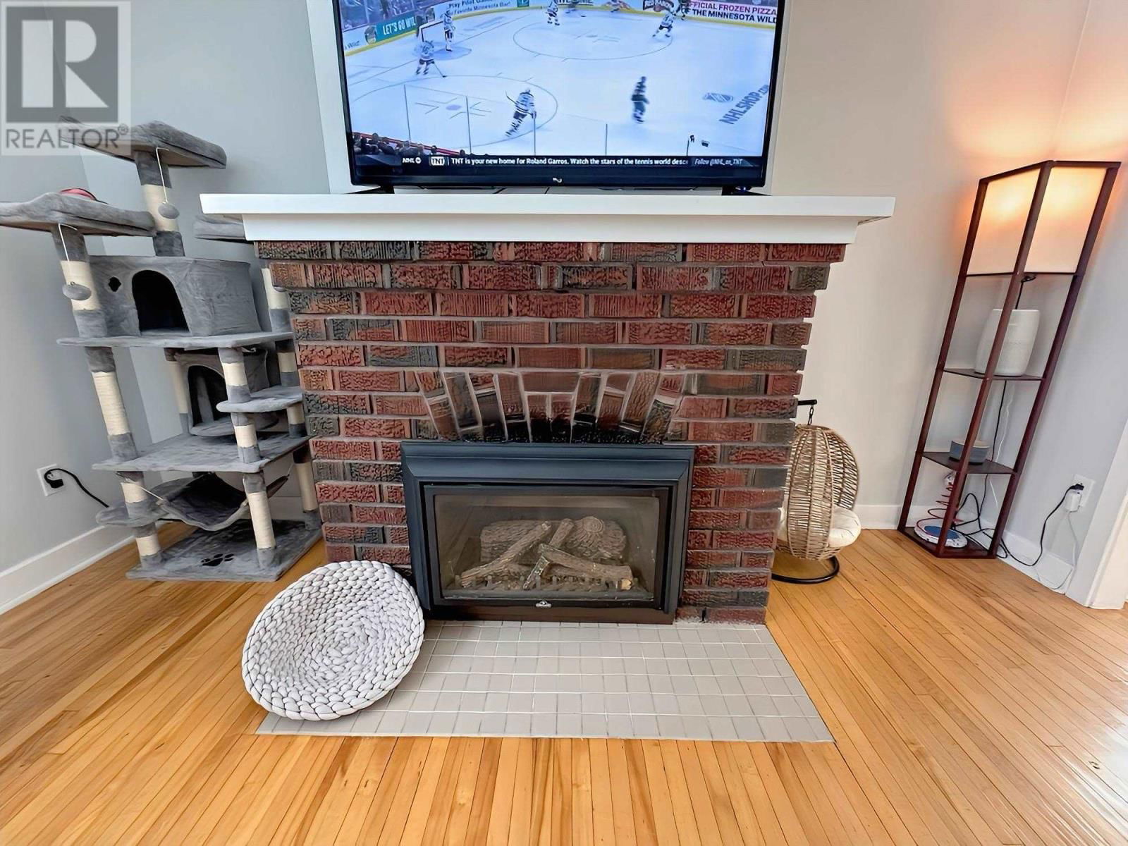 102 PARK DR Image 9