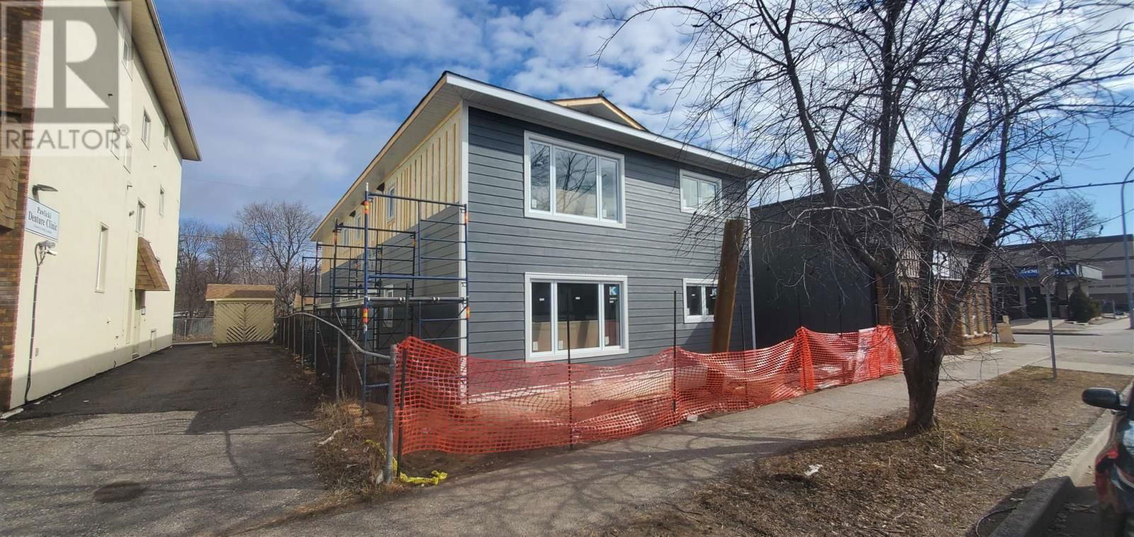 1305 VICTORIA AVE Image 3