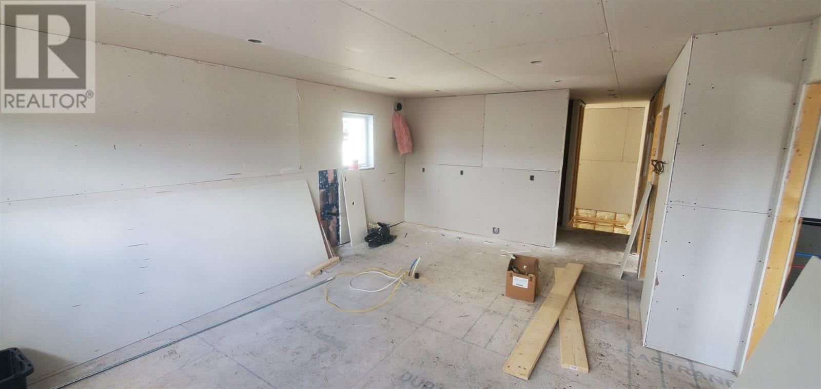 1305 VICTORIA AVE Image 4