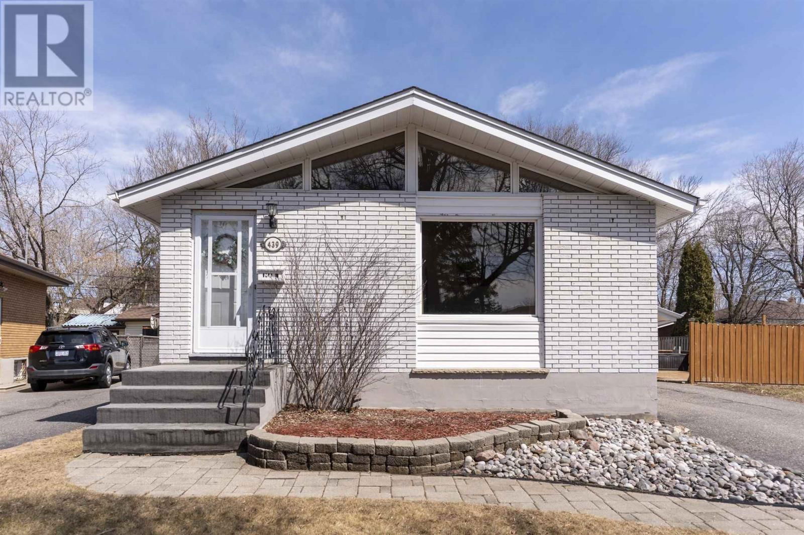 439 WESTBURY CRES Image 1