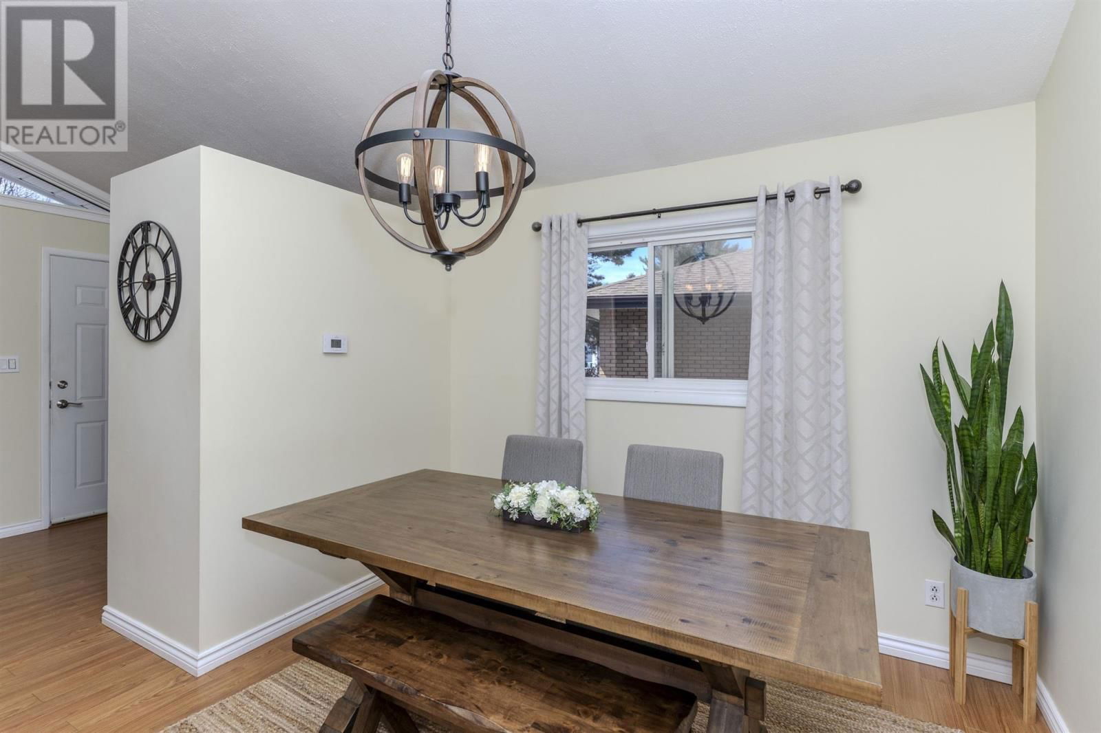 439 WESTBURY CRES Image 11