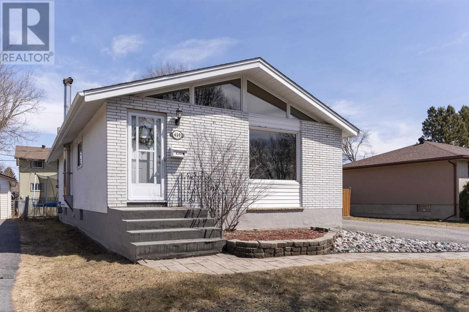 439 WESTBURY CRES Image 2