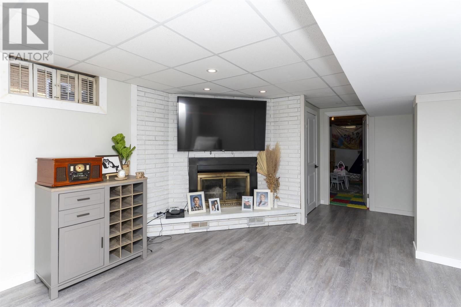 439 WESTBURY CRES Image 29