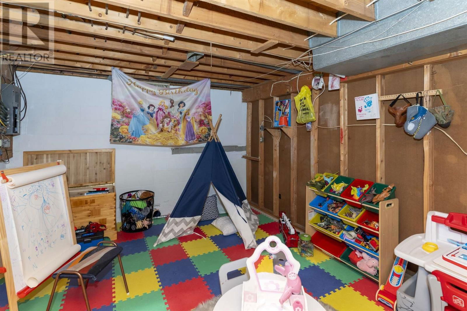 439 WESTBURY CRES Image 32