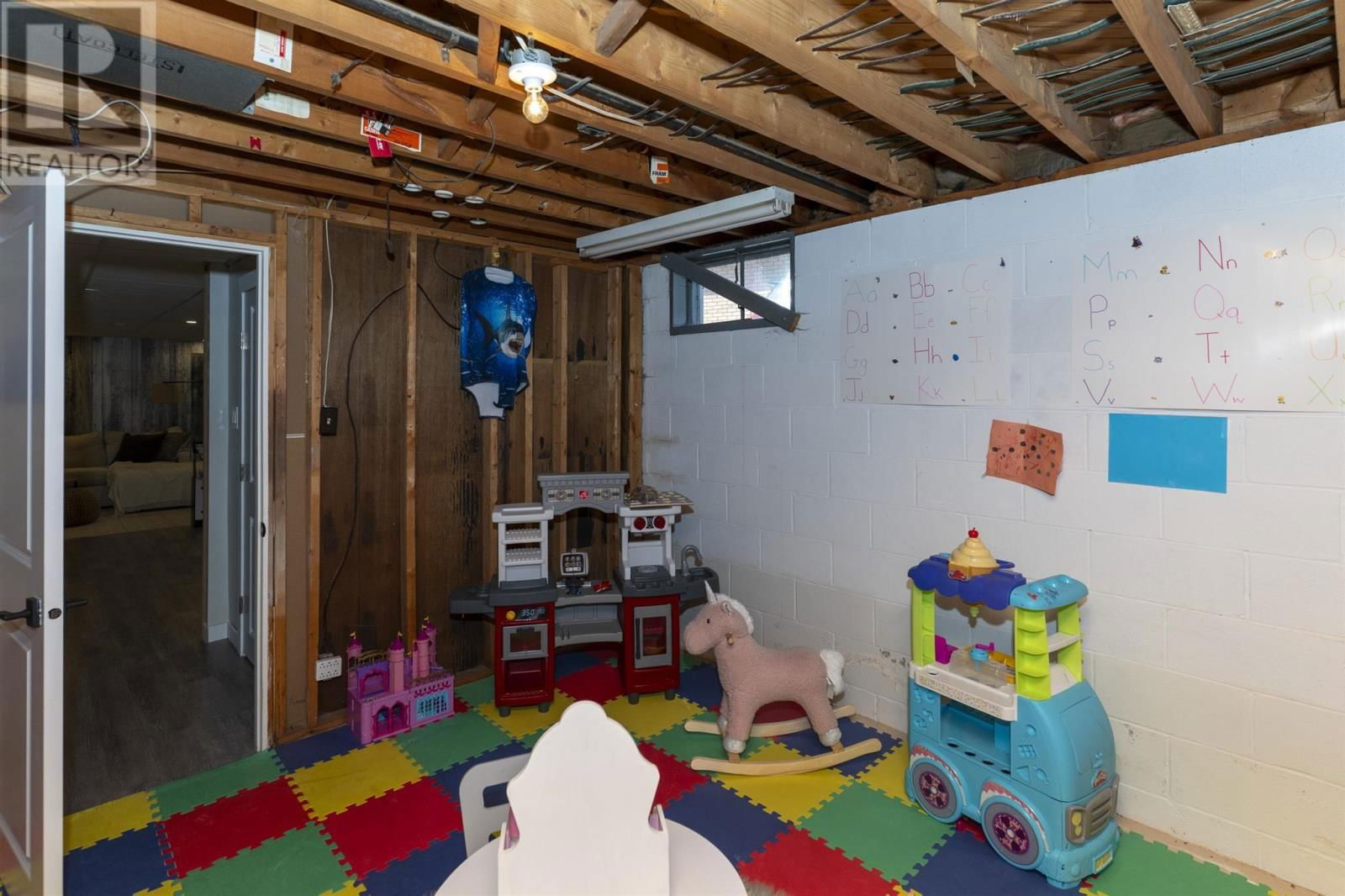 439 WESTBURY CRES Image 33