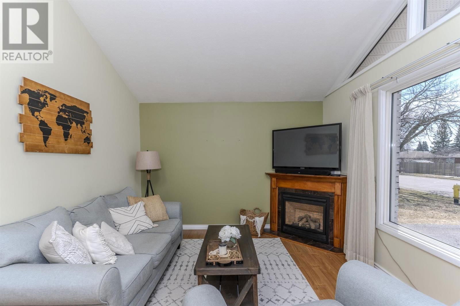 439 WESTBURY CRES Image 8