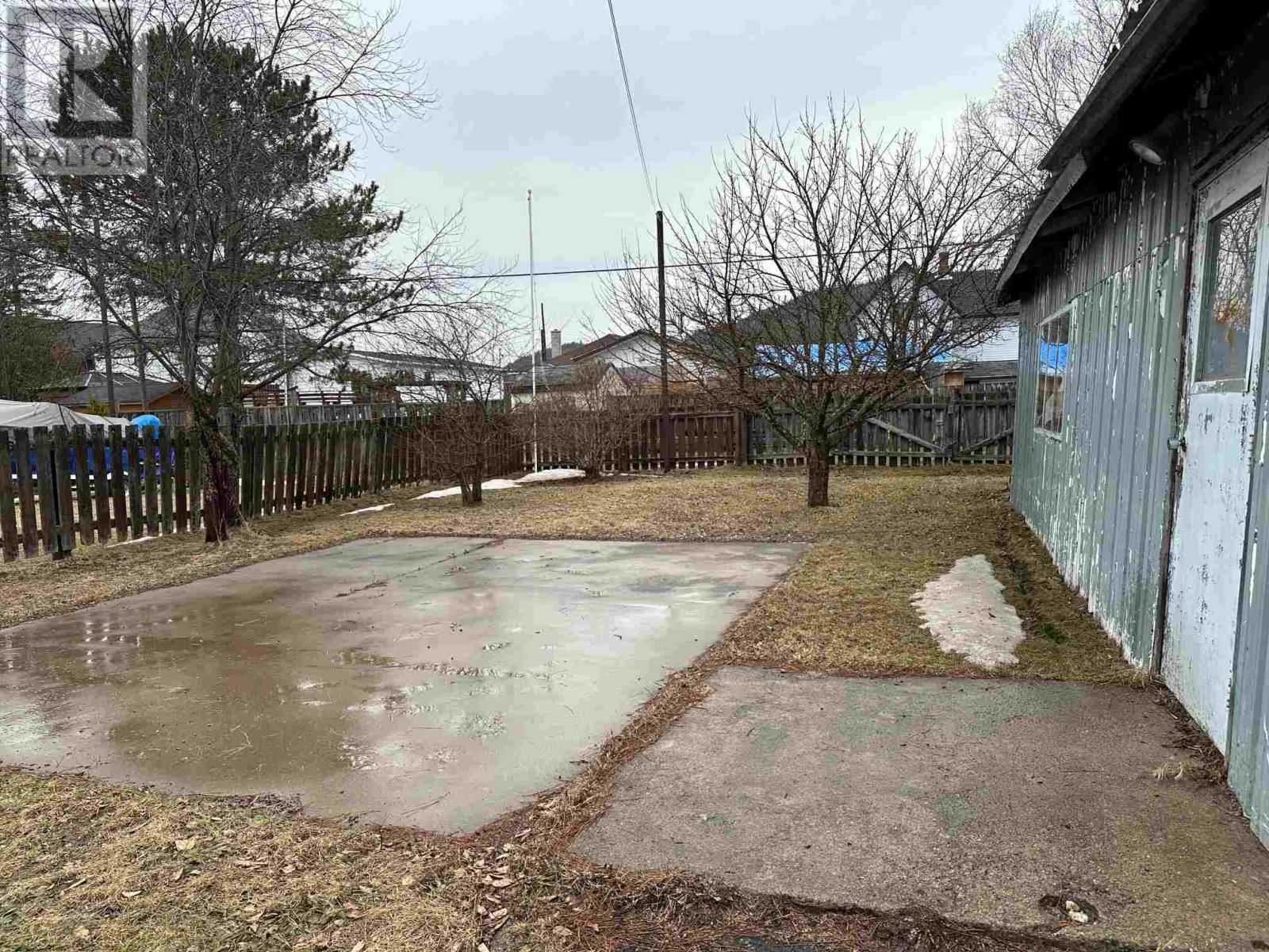 105 COLUMBIA ST Image 3