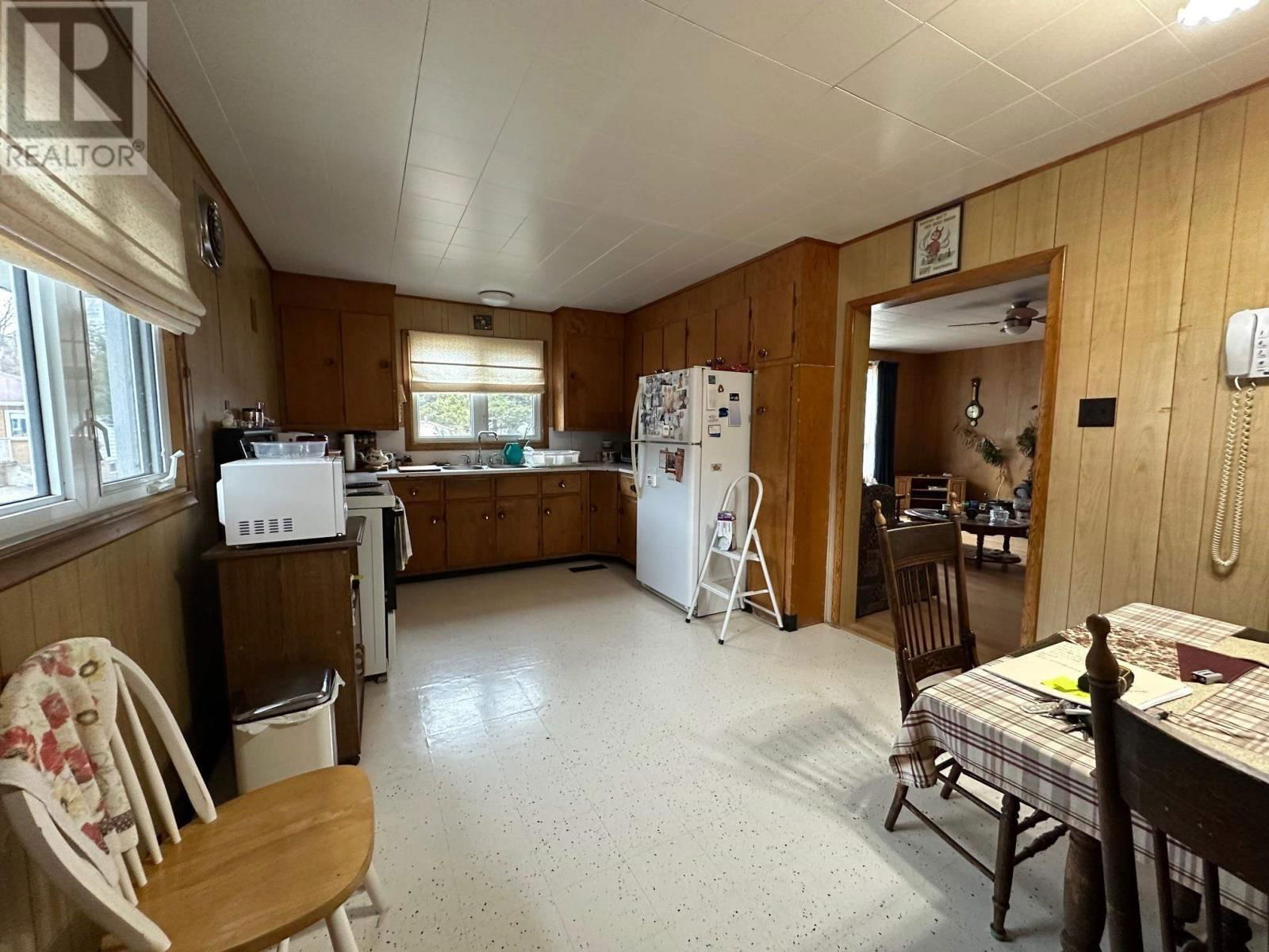 105 COLUMBIA ST Image 9