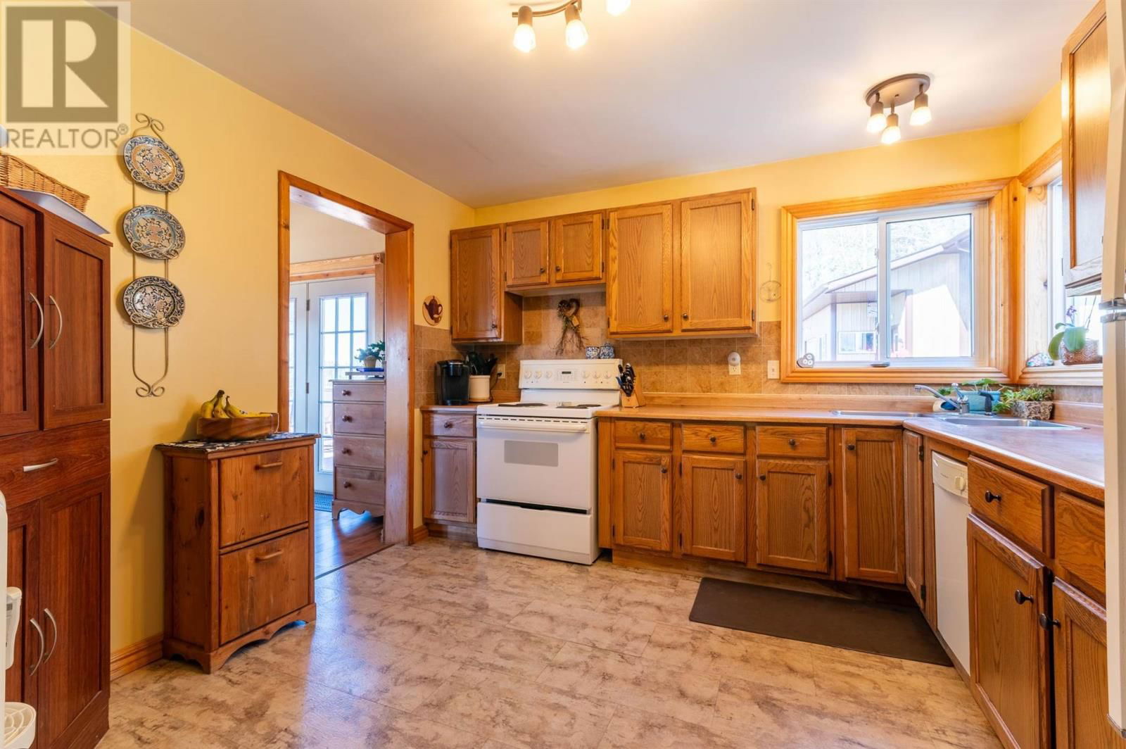 402 BIRCHGROVE RD Image 16