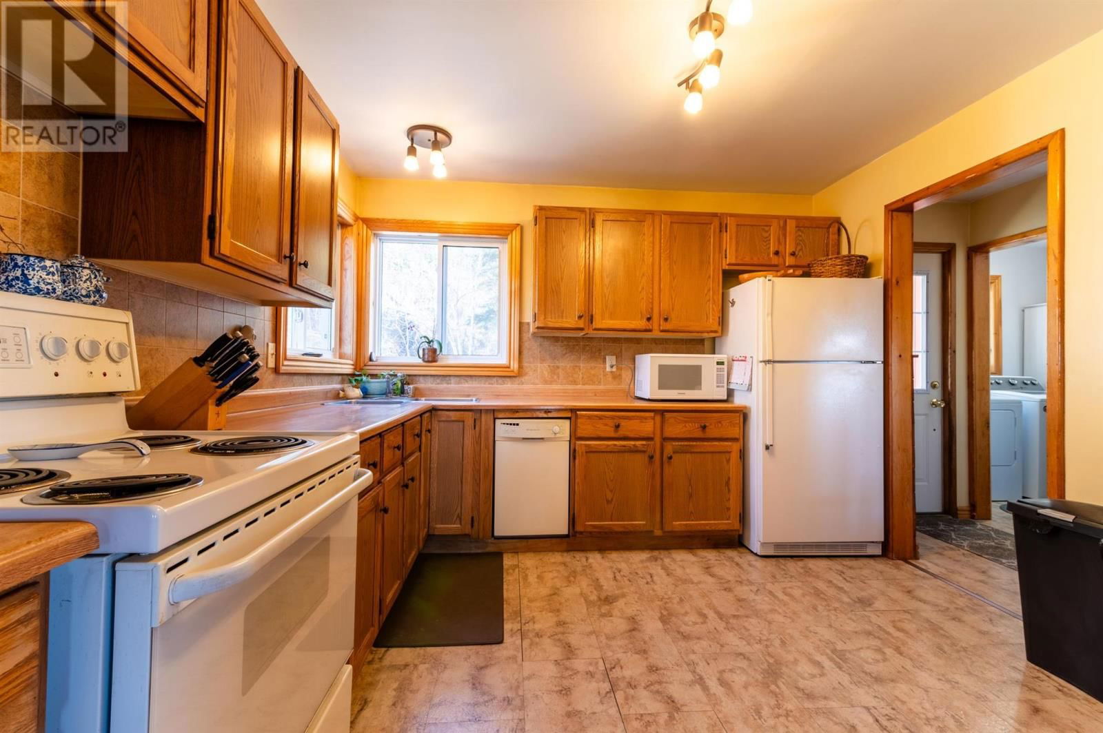 402 BIRCHGROVE RD Image 18