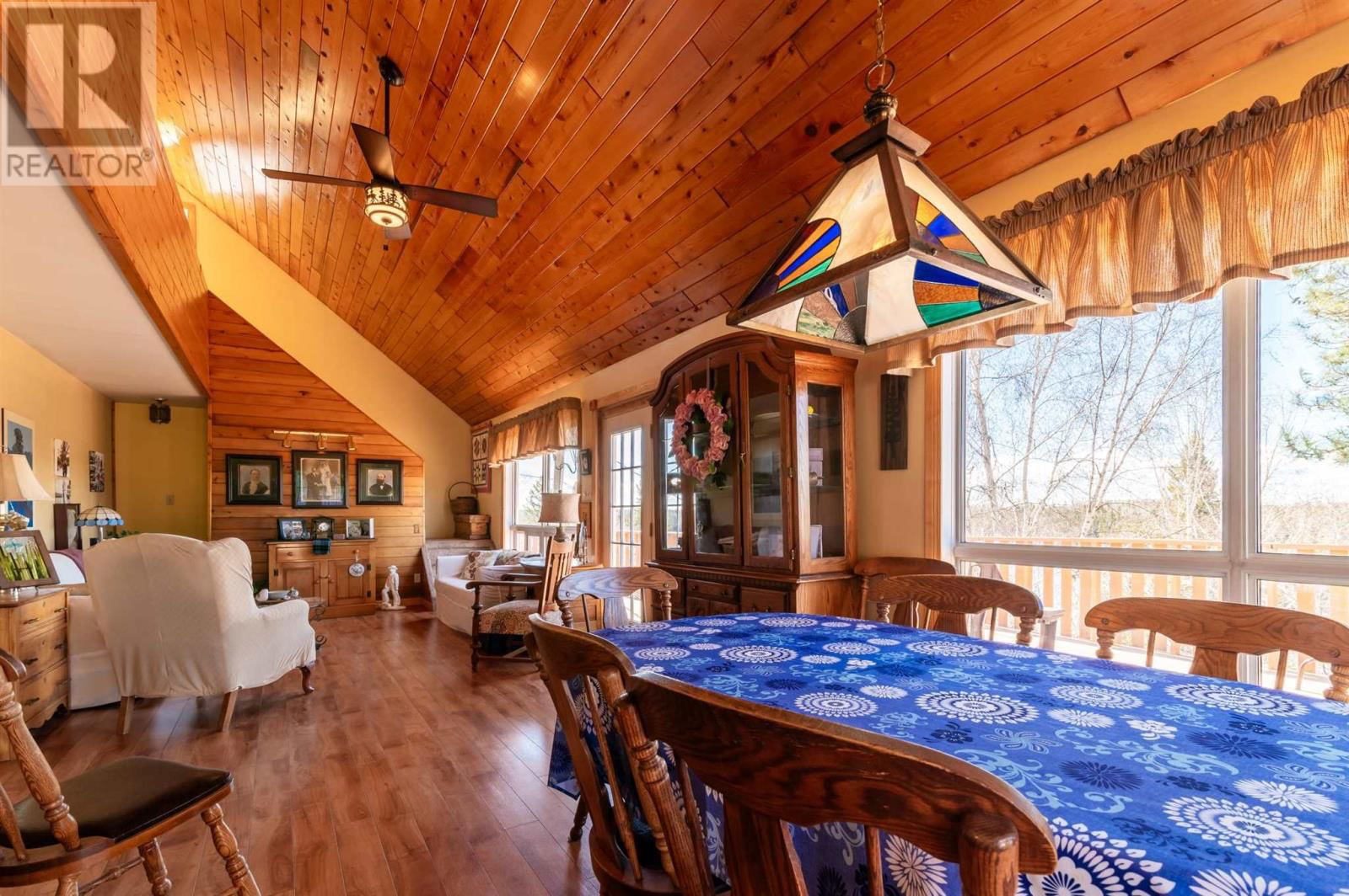 402 BIRCHGROVE RD Image 19