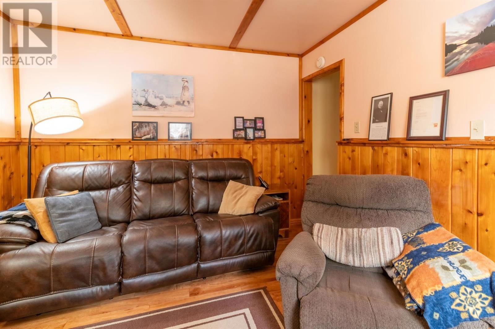402 BIRCHGROVE RD Image 36