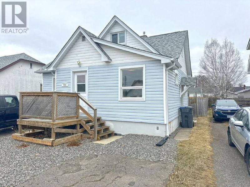 731 Ernestine Ave Thunder Bay, Ontario