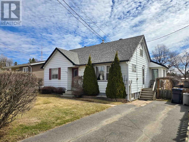 17 Pine St Thunder Bay, Ontario