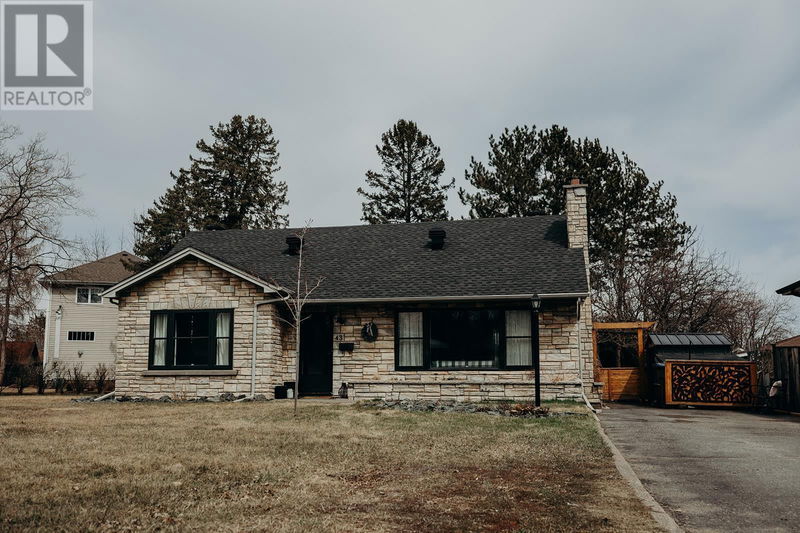 43 Farrand St Thunder Bay, Ontario