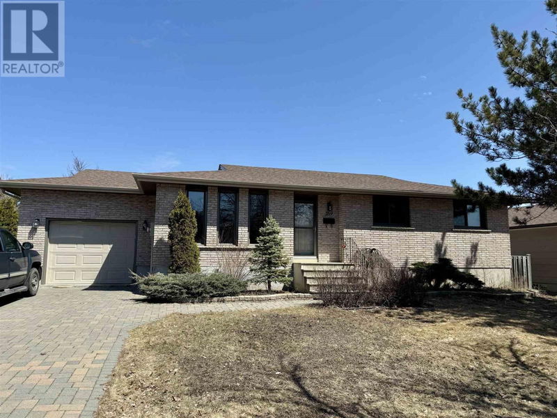 269 Trinity Cres Thunder Bay, Ontario
