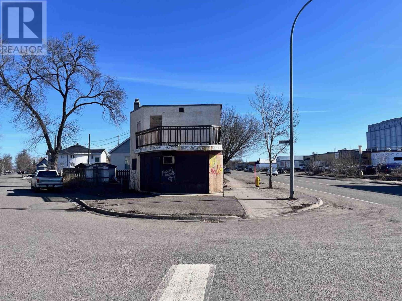 593 SYNDICATE AVE Image 2