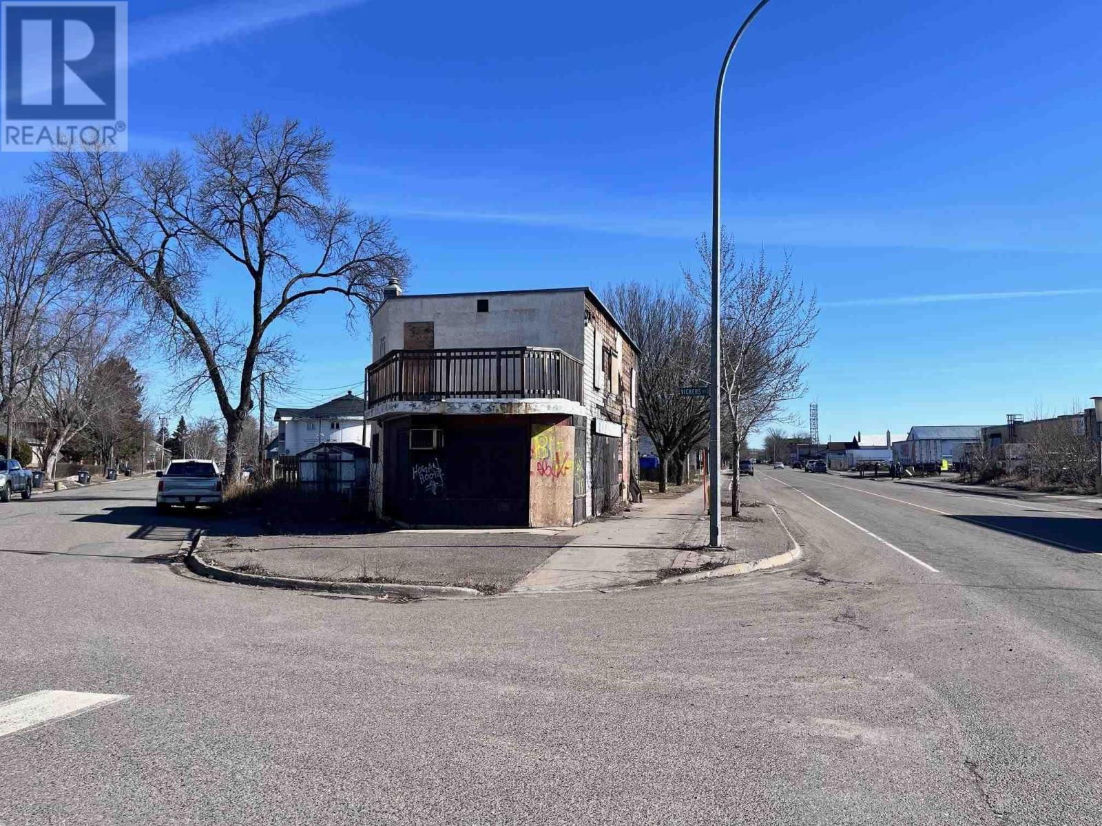 593 SYNDICATE AVE Image 3