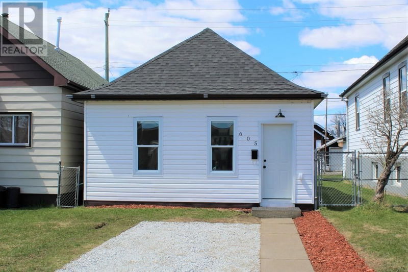 605 Prince Arthur Blvd Thunder Bay, Ontario