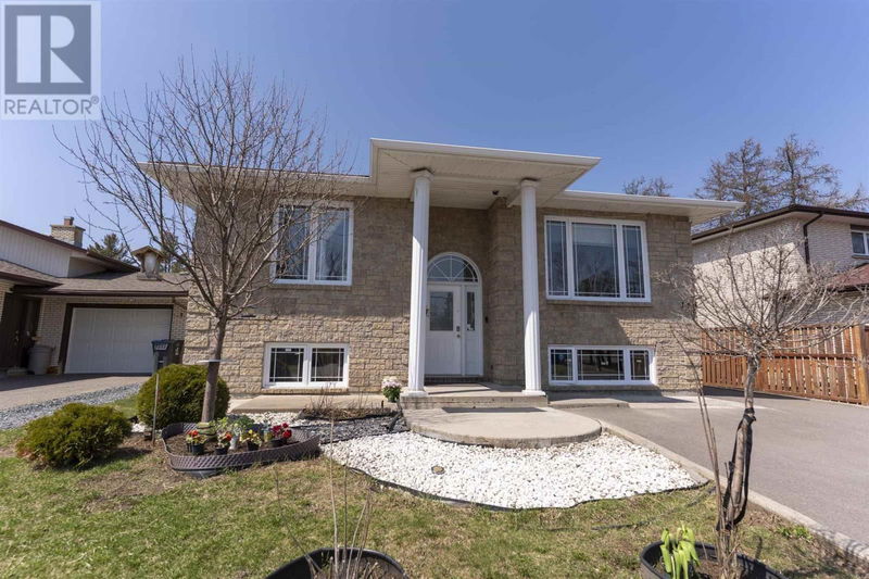 114 Skyline Ave Thunder Bay, Ontario