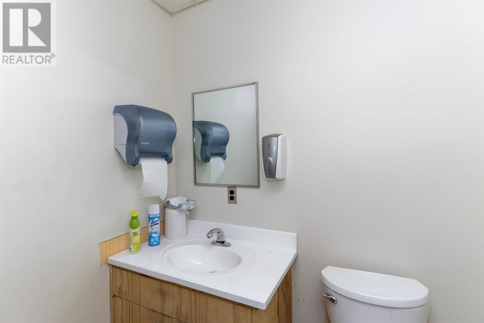 441 HARDISTY ST Image 25